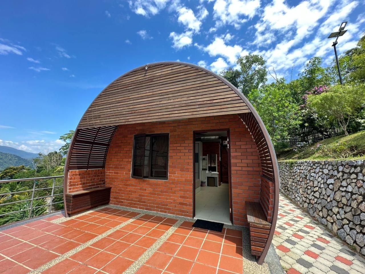 Red House The Garden Stay In Bukit Tinggi By Play Bentong Exterior photo