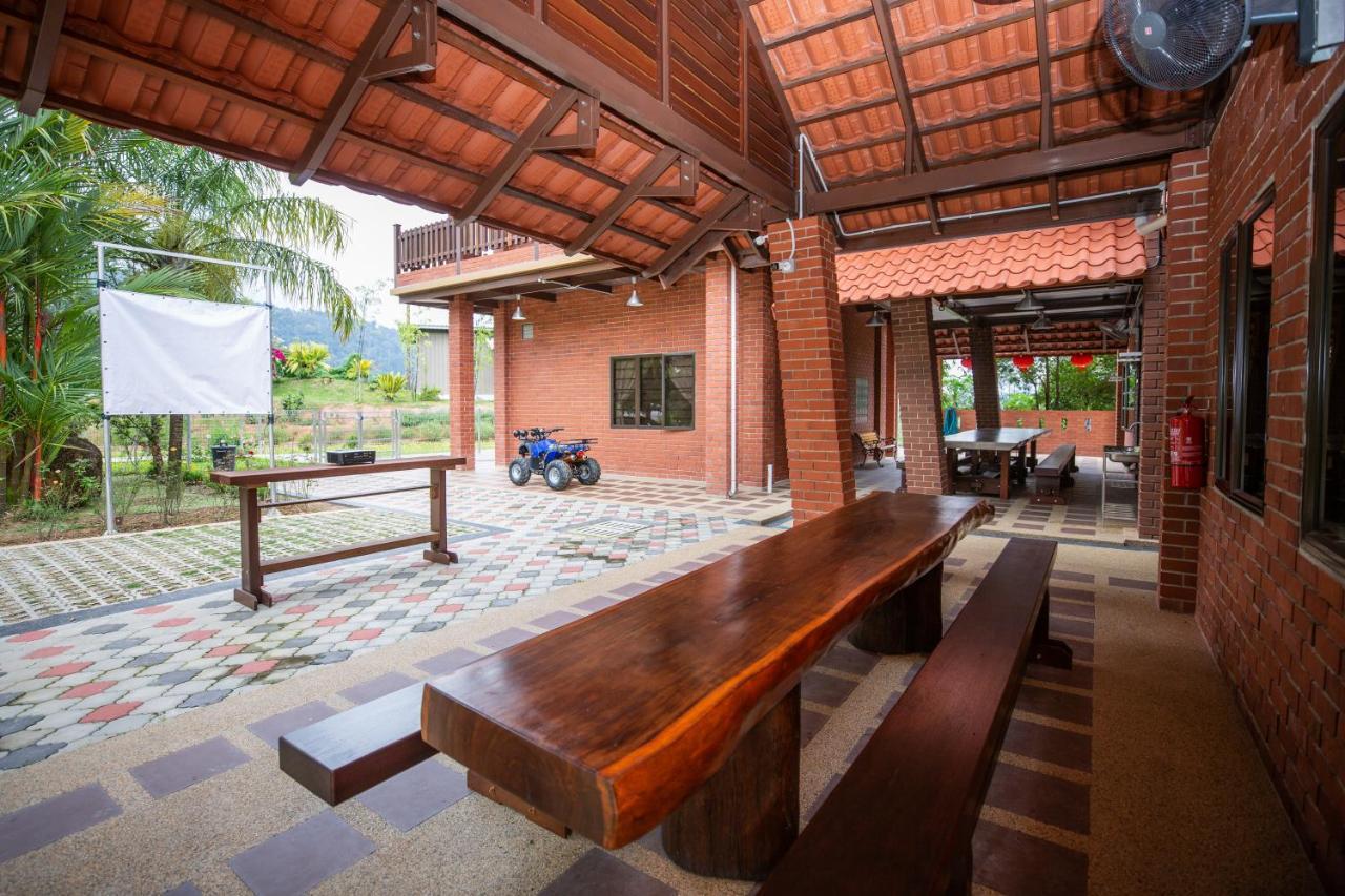 Red House The Garden Stay In Bukit Tinggi By Play Bentong Exterior photo